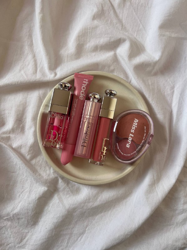 6028220315332627056 پک هدیه آرایشی صورتی