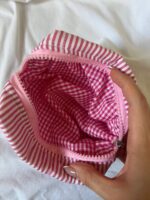 کیف آرایشی راه راه صورتی کوچک - Image 2